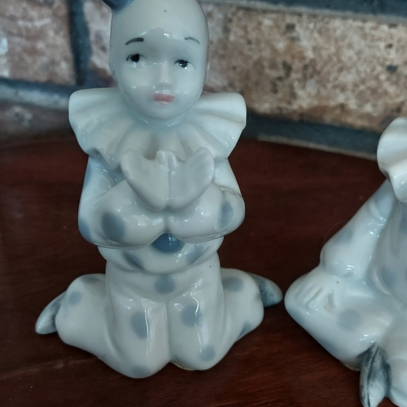 Two Vintage Clown Porcelain Figurines RB Florist Quality made in Japan - Picture 2 of 9